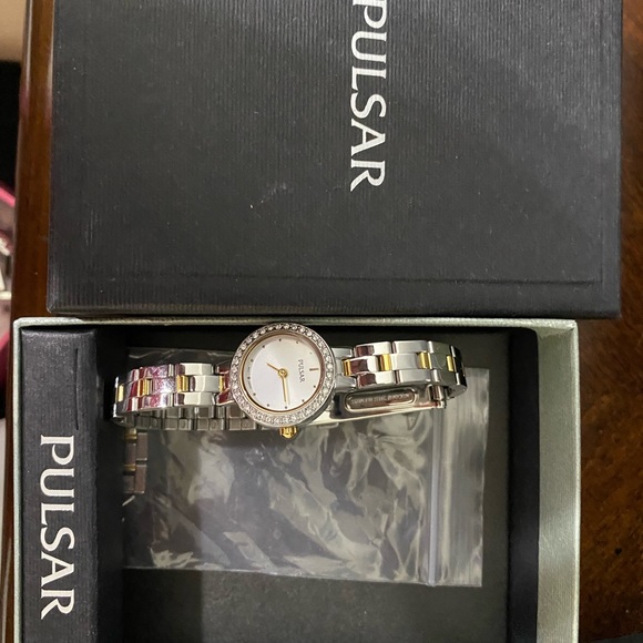Pulsar Silver and Gold Womens Watch - Picture 3 of 4